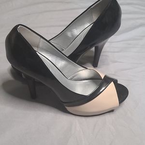 Size 10M Women's Patent leather Pump